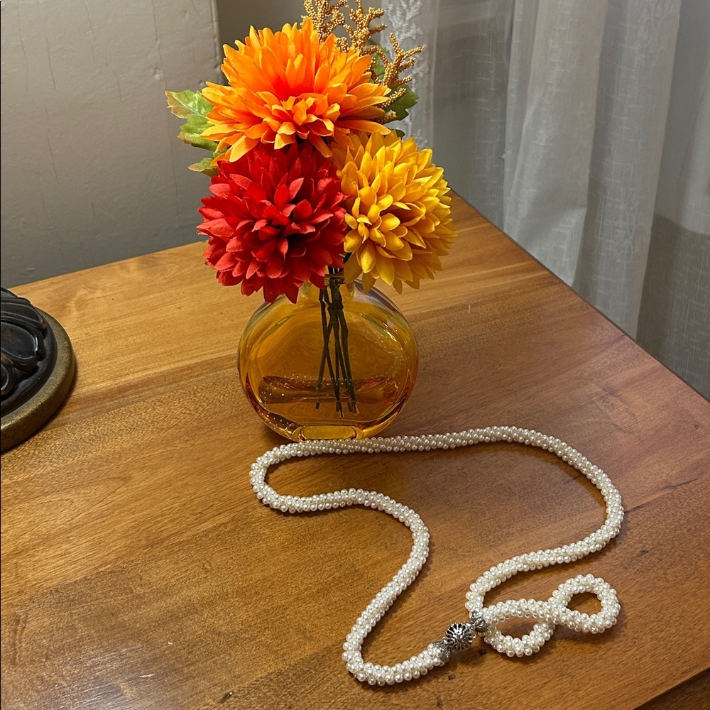 Elegant Braided Faux Pearl Necklace - Picture 4 of 4